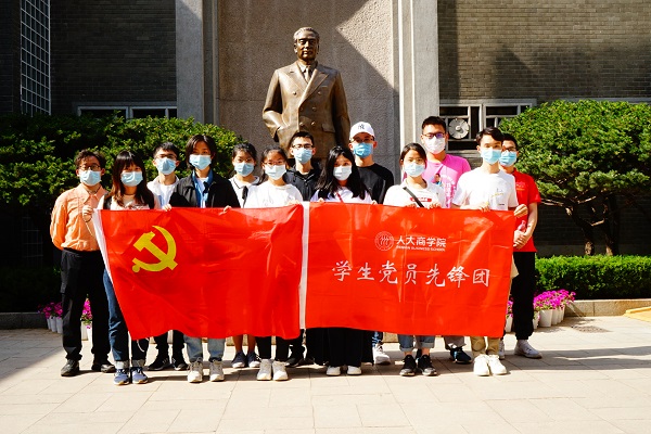 1620955453835232.jpg 7 梅园新村合影 - 副本.jpg